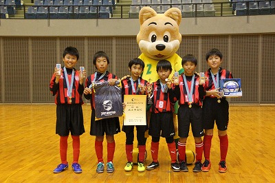 4年生の部優勝 西小中台FC